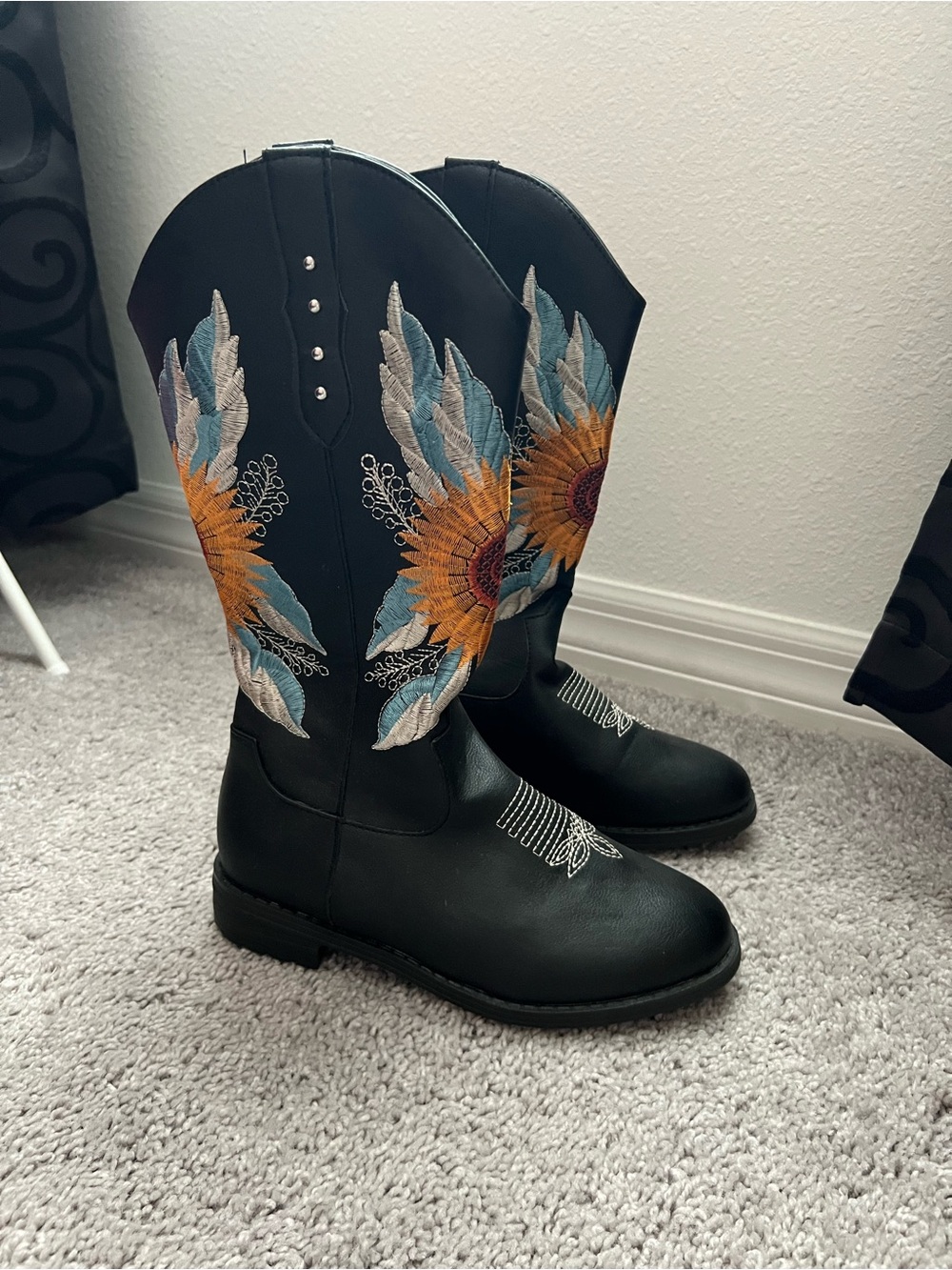 NWOT Black Women's Western Boots with Sunflower Embroidery 6